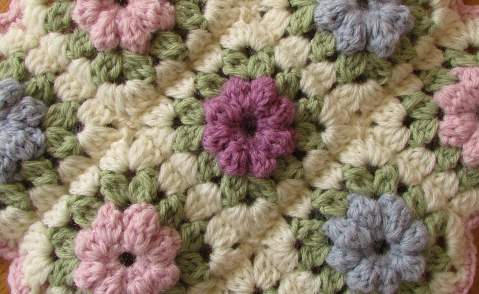 EASY crochet pretty puff stitch flower blanket flower granny square