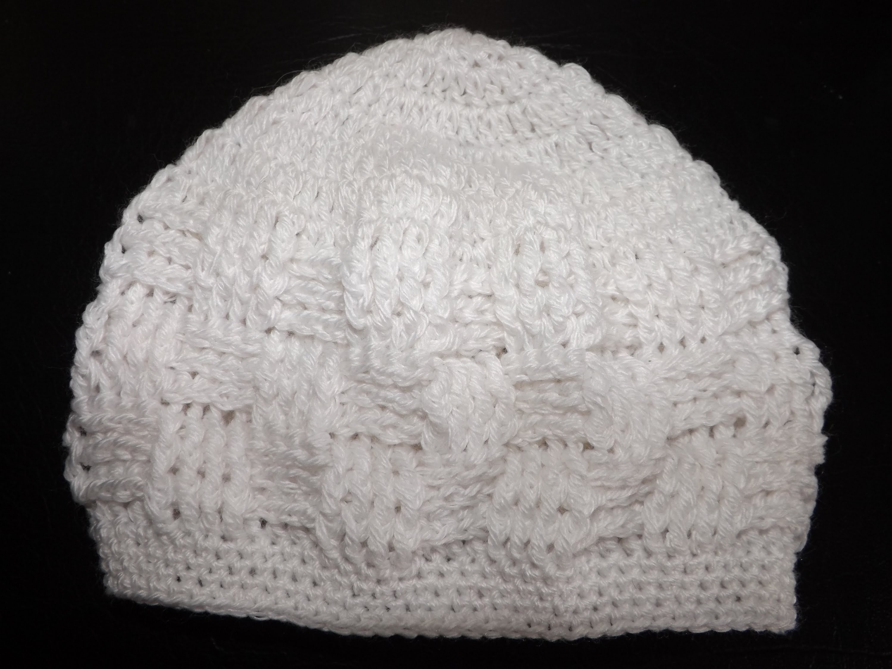 MAESTRA DE NINOS.AMO A DIOS Y LAS MANUALIDADES..ME GUSTA ENSENAR Y APRENDER...TENGO UN HIJO DE 6 A Gorro para bebé recién nacido en crochet, ganchillo. Puedes tejerlo en el color que mas te guste y si lo deseas también se puede crear algún complemento como una flor si es niña, quedaría muy mona.