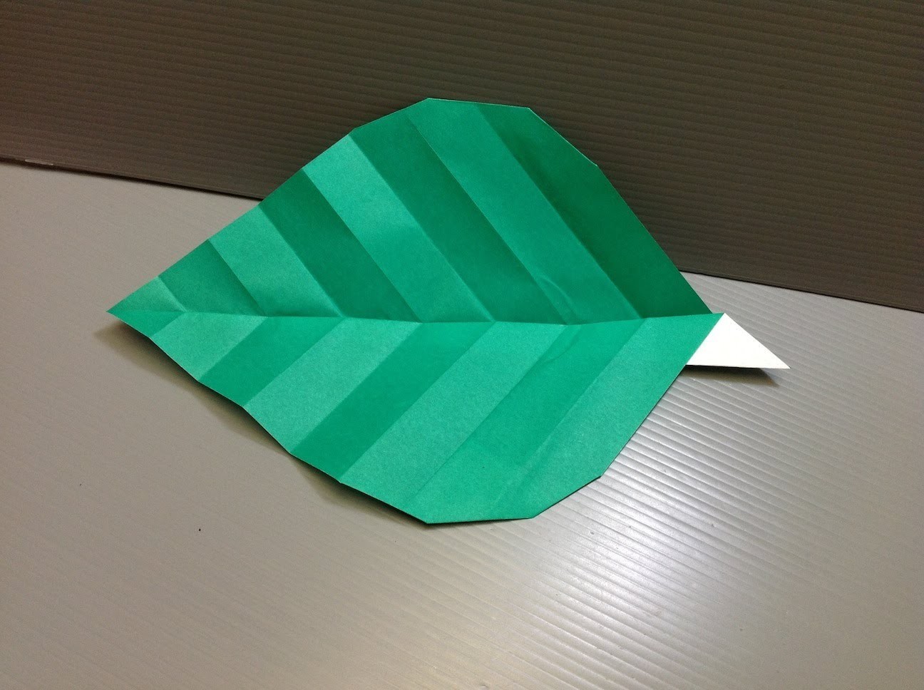 Как сделать 3d листок из бумаги Как сделать 3d листок из бумаги