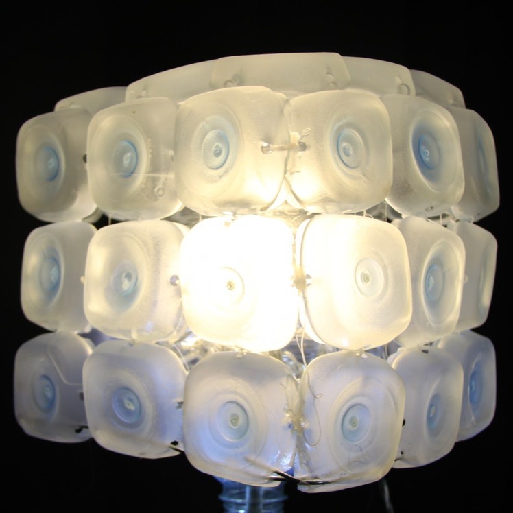 Cómo realizar una lámpara con 45 botellas de plástico - Lamp made out of 45 recycled plastic bottles