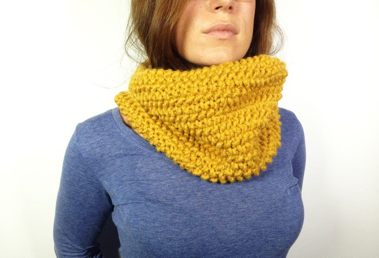 How to Loom Knit a Cowl in Seed Stitch (DIY Tutorial)