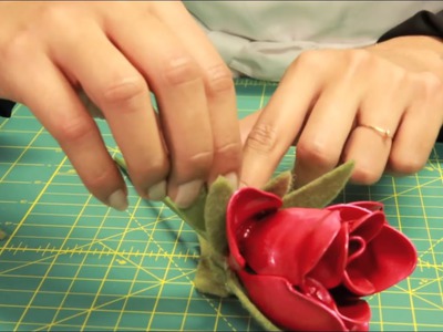 How to make roses out of plastic spoons