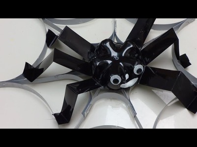 Recycled Crafts for Halloween: Spider on the Web out of Plastic Bottles