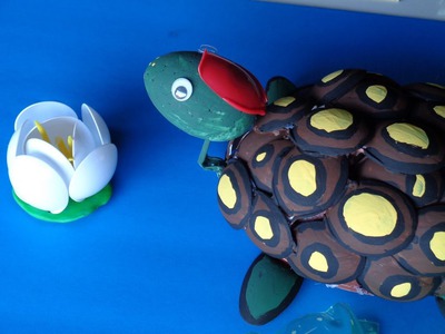 Recycled Projects: Plastic Spoon Crafts - Make a Turtle with Your Hands