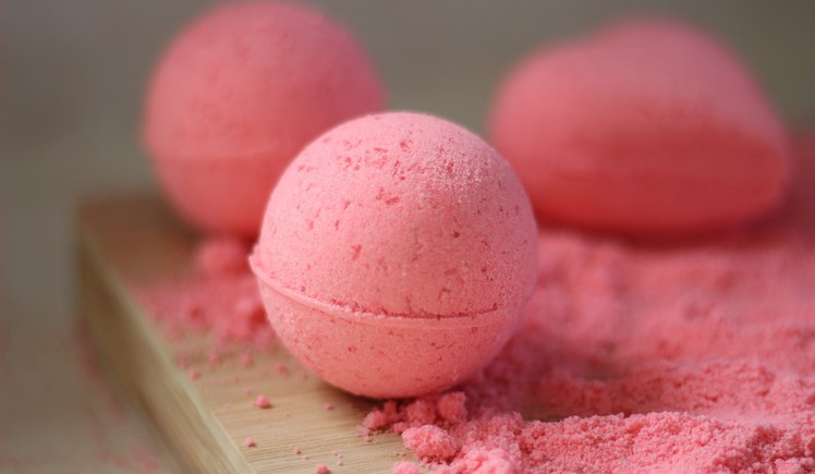 How To Make Your Own Bath Bombs | DIY Recipe