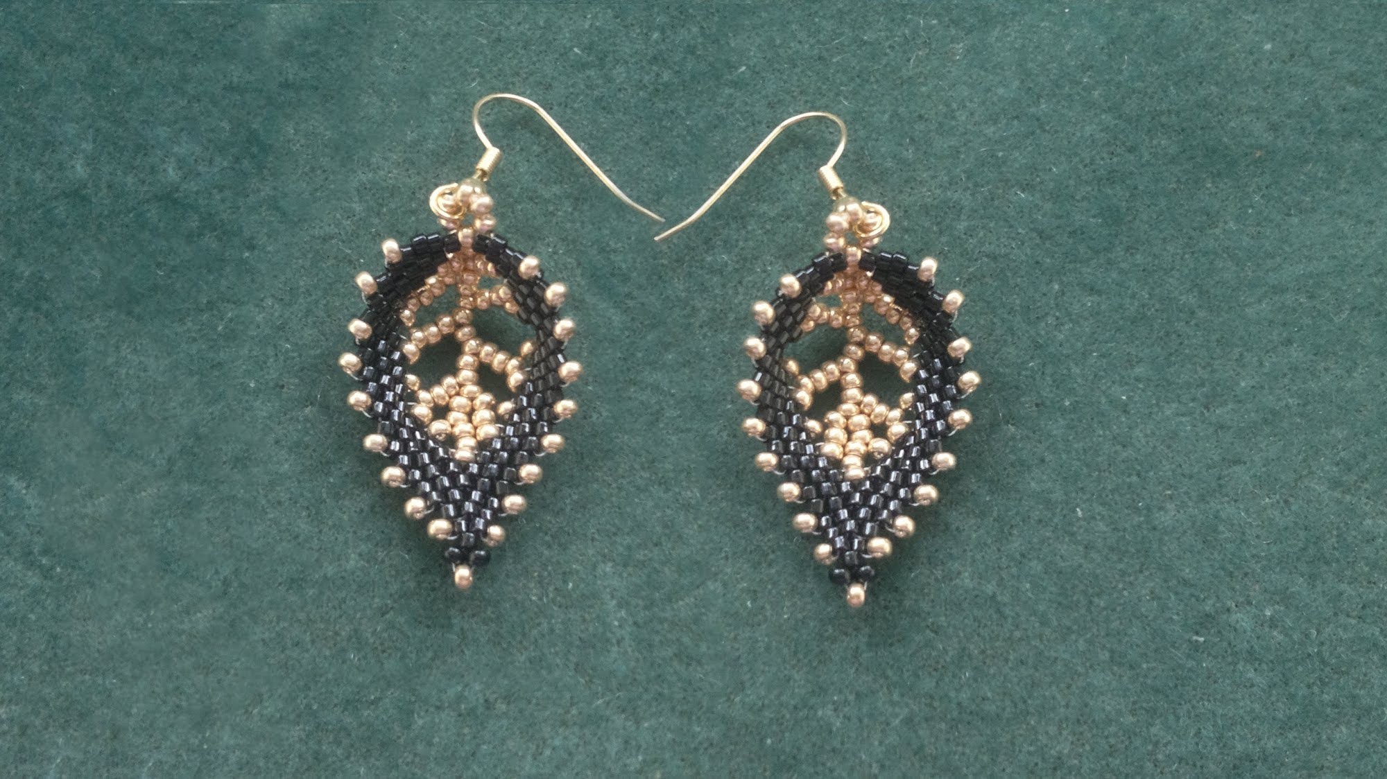 Beading4perfectionists Russian Leaf with a vein done with seedbeads