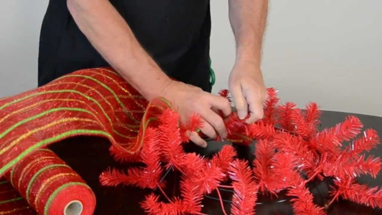 How to Make a Christmas Wreath with Deco Poly Mesh
