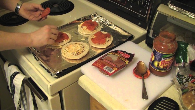 How To Make Delicious Mini Pizzas in 5 Minutes