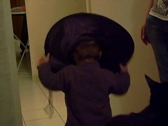 Emma et son chapeau de sorcière