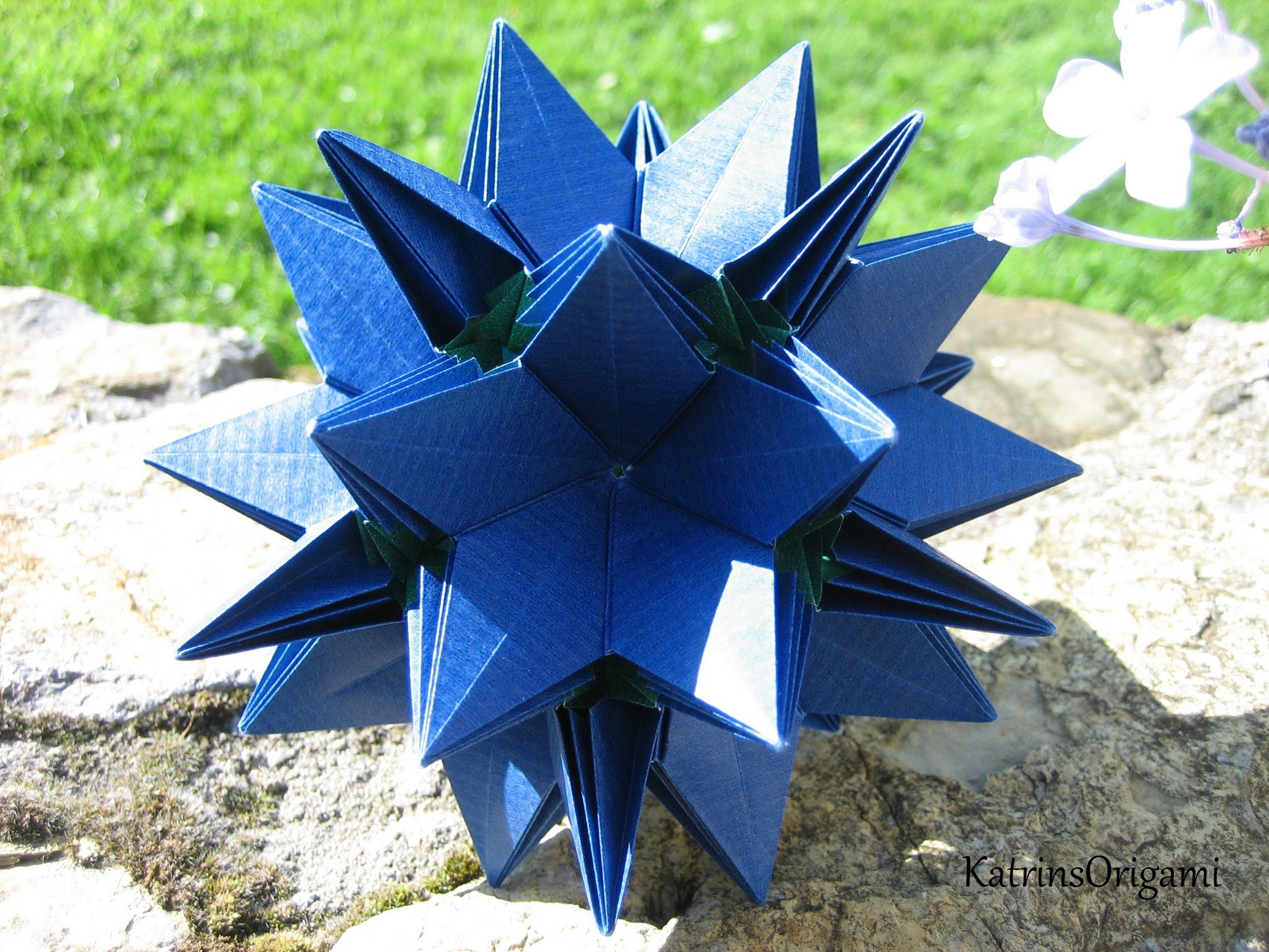 Цветок крокус оригами для детей. Крокусы оригами. Крокус кусудама.