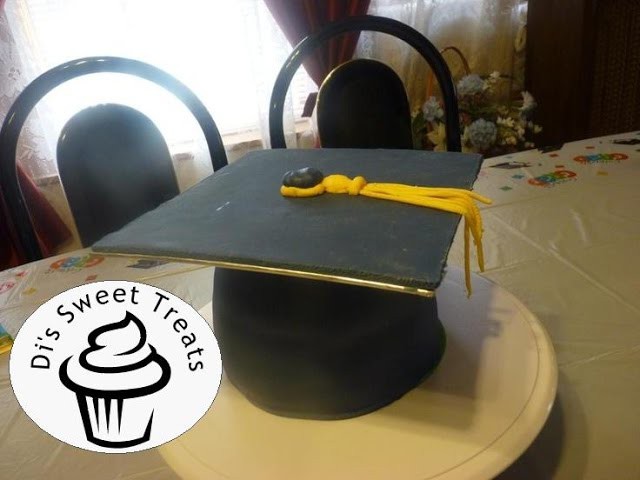 Graduation Cap Cake- Di's Sweet Treats