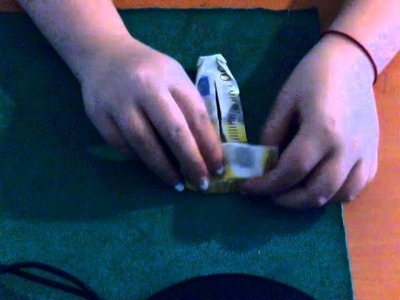 Come creare una maglietta con il metodo origami con una banconota