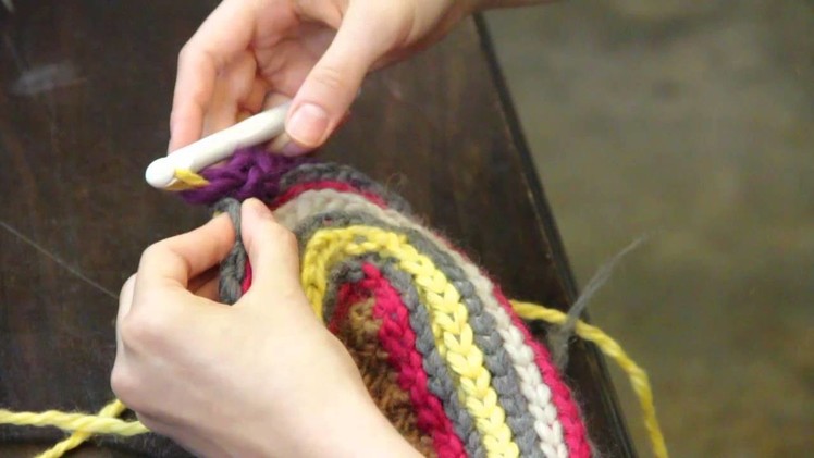 How to Add New Yarn in the Middle of a Crochet Row : Crochet Tutorials