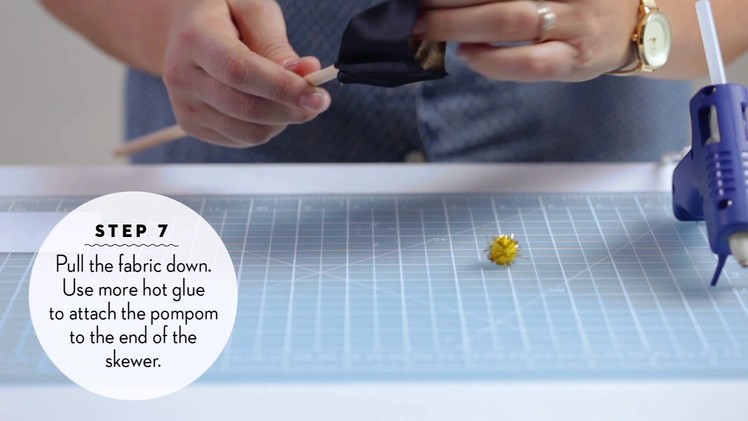 How to make a confetti popper for New Year's Eve