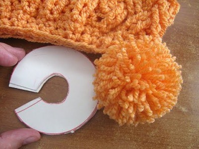 How to make a Pom Pom maker tutorial - yarn pom pom
