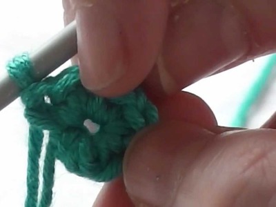 THE BASICS OF CROCHET: LEARN HOW TO MAKE AN ADJUSTABLE LOOP. RING. MAGIC CIRCLE