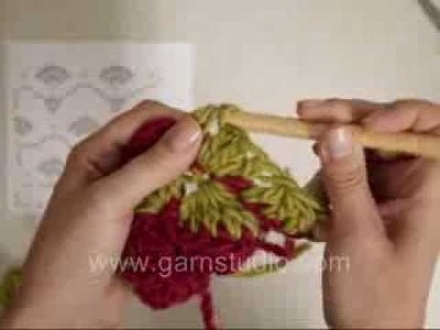 DROPS Crochet Tutorial: How to crochet a strawberry pattern