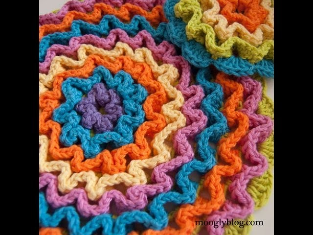 How to Crochet: Wiggly Crochet in the Round and the Wiggle It Trivet