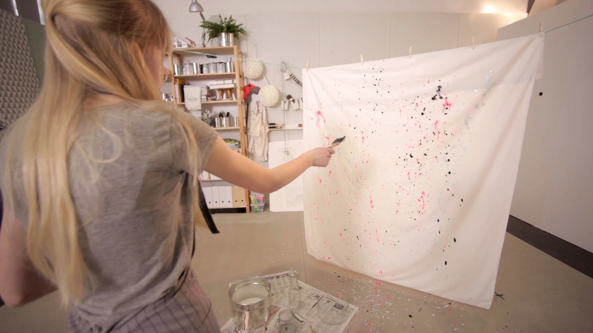 How to flick paint on a sheet