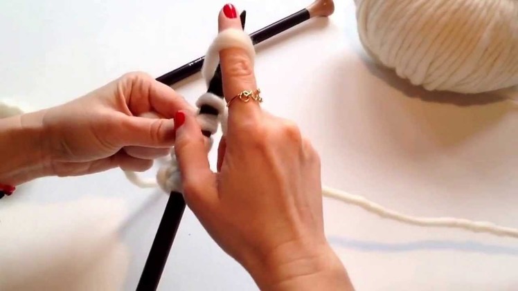 Montar puntos al tejer en la aguja - Cast on. Knitting. Tejer lana http:.www.thewoolcollection.com