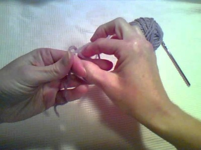 Crochet Tips:  How to make a Slip Knot