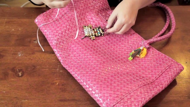 How to Put Keychains on Book Bags Without Zippers : Cool & Functional Crafts