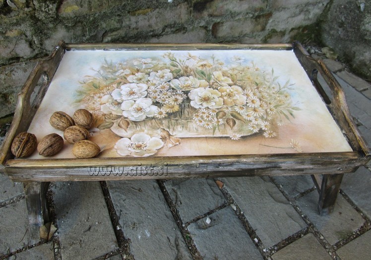 Decoupage tutorial - DIY. How to make old wood texture. How to decorate wooden tray.
