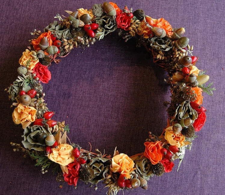 How to make fall wreath with paper flowers. DIY