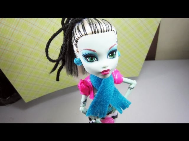 Doll Crafts: How to make a scarf for your doll