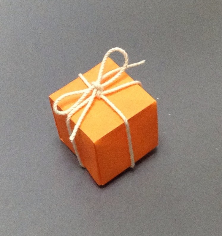 How to make a present box　"origami"