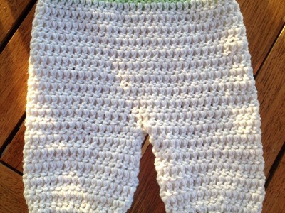 Baby Capri Pants - Baby Shorts - Tutorial for trousers with subtitles by BerlinCrochet