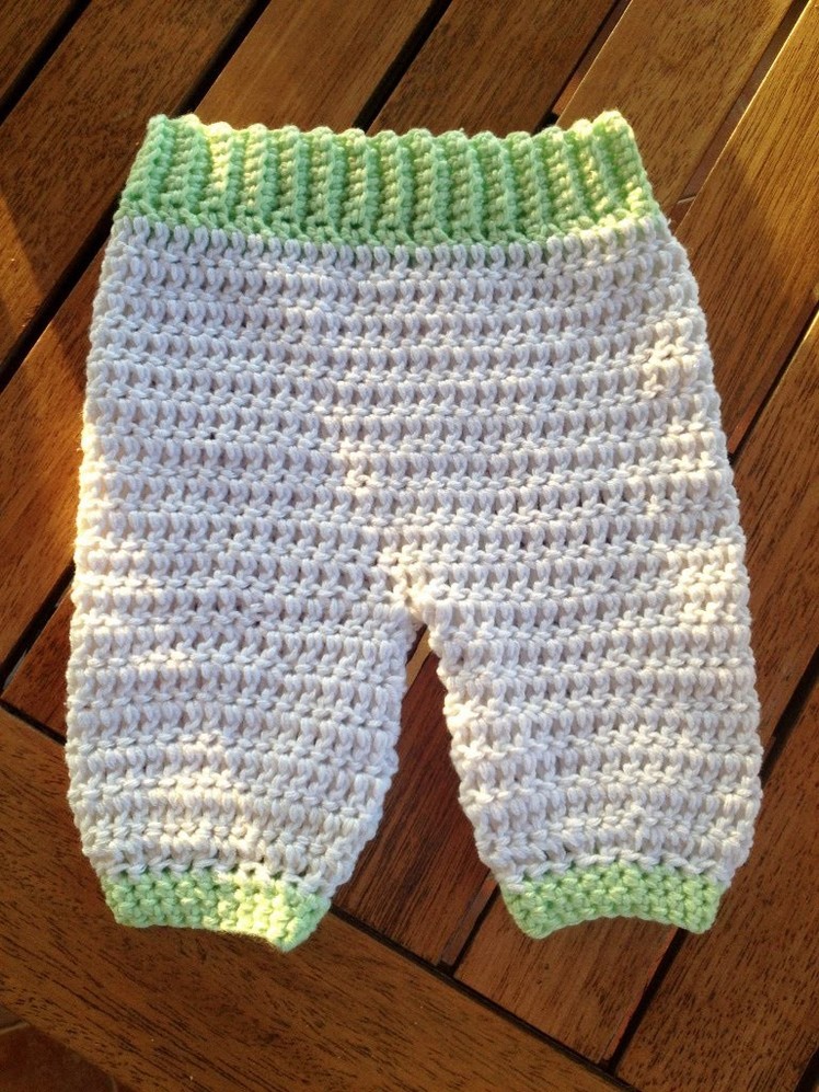 Baby Capri Pants - Baby Shorts - Tutorial for trousers with subtitles by BerlinCrochet