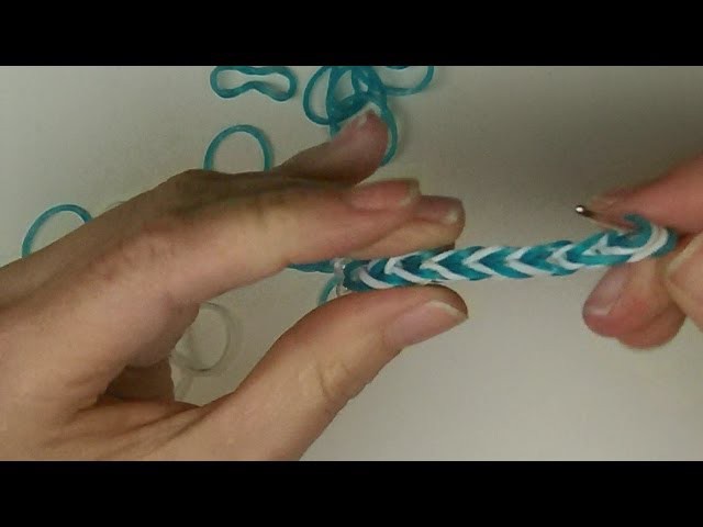 Craft: How to make a Fishtail elastic bracelet using a crochet hook