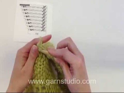 DROPS Knitting Tutorial: How to knit an edge and at the same time binding of st on the shawl.