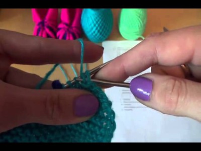 Вязание пинеток спицами Шаг 3.  Knitting bootees spokes Step 3