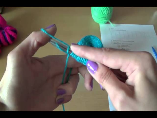 Вязание пинеток спицами Шаг 1.  Knitting bootees spokes Step 1