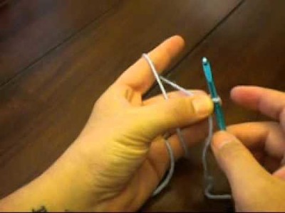 Beginning Crochet, how to hold the yarn
