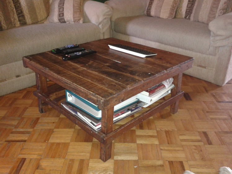 DIY, RECYCLED PALLET COFFEE TABLE for my TV room.