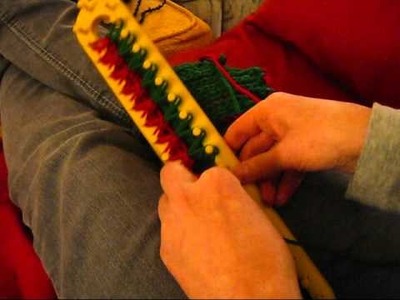 Knitting a 2 sided scarf on a long loom