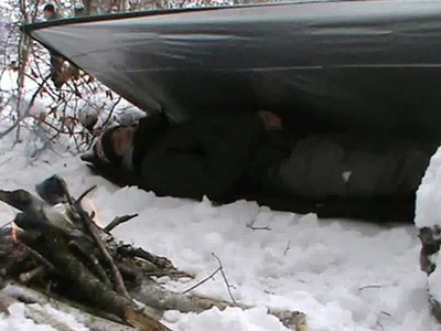 HOW TO - Build a warm Tarp shelter