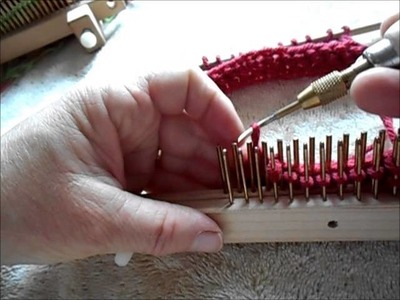 K2tog and SSK on Kiss small gauge loom