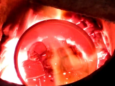 Melting and pouring Aluminium at home - DIY - homemade foundry