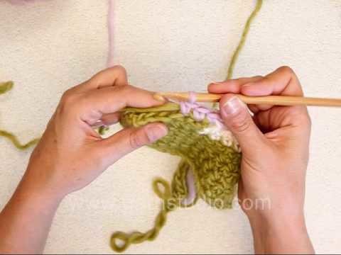 DROPS Crochet Tutorial: How to crochet with multiple colors