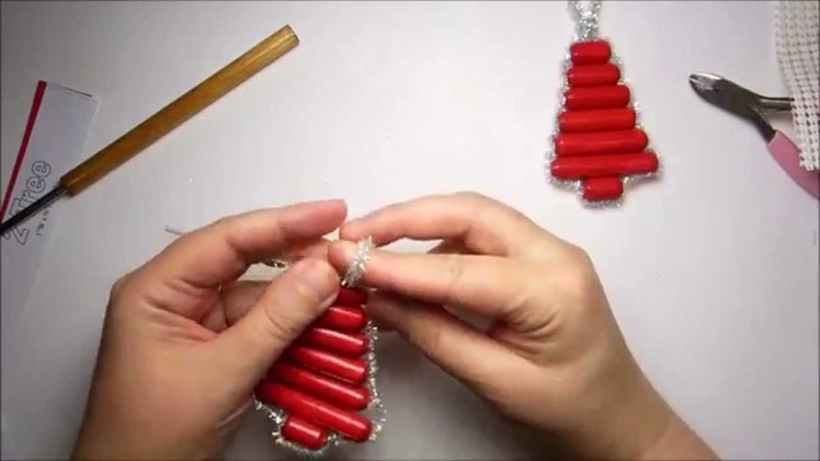 How to Make a Sparkly Paper Bead Christmas Tree Ornament
