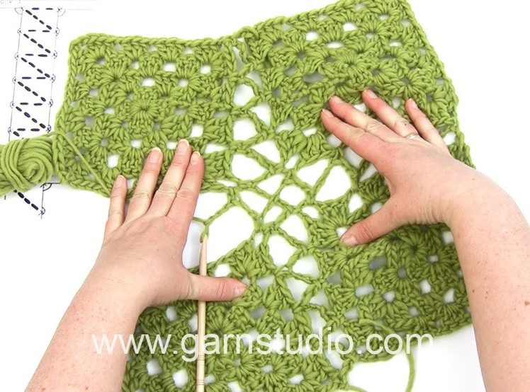 DROPS Crocheting Tutorial: How to work squares together in a blanket.