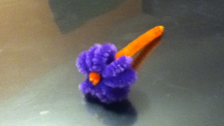 Make a Simple Pipe Cleaner Flower - DIY Crafts - Guidecentral