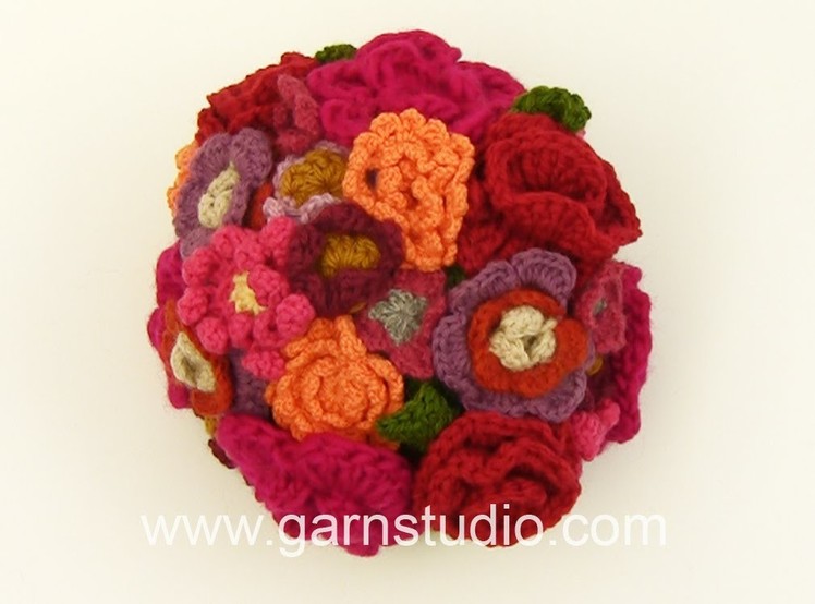 DROPS Tutorial: How to make a flower bouquet in wool yarn.
