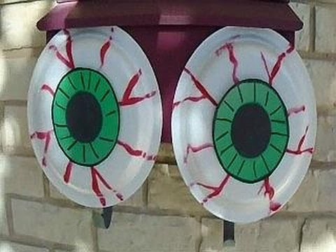 OUTDOOR SCARY EYEBALLS Halloween Decor - Easy diy project - paper plate craft