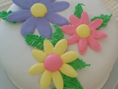 Easy Royal Icing Flowers on a Marshmallow Fondant