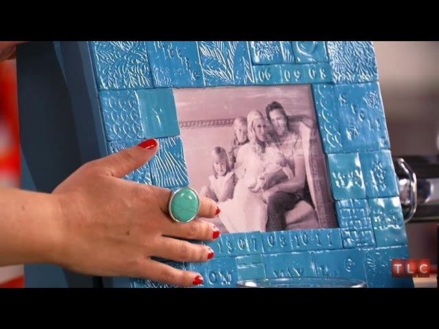 DIY Crafting - Memory Boxes with Tori Spelling | Craft Wars